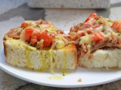 Bruschetta guacamole